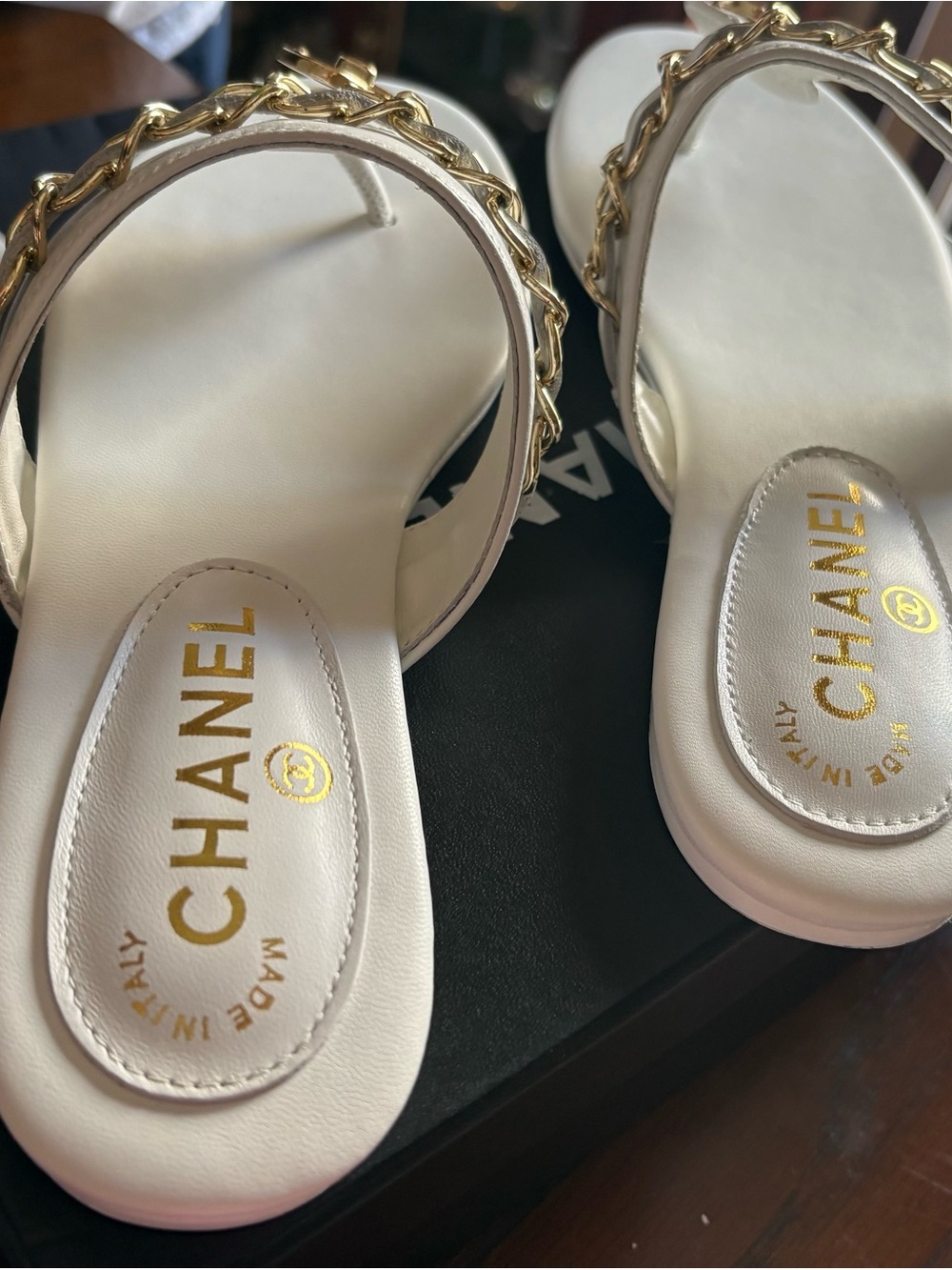CHANEL White Leather Thong Sandals with Gold Chain & CC Medallion - Picture 2 of 2
